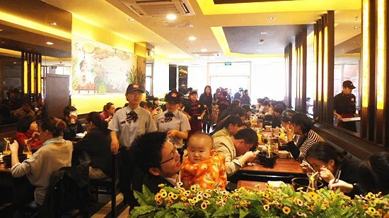 餐廳節日只賣套餐，食客非要單點還曝光餐廳！廚師：滾犢子！