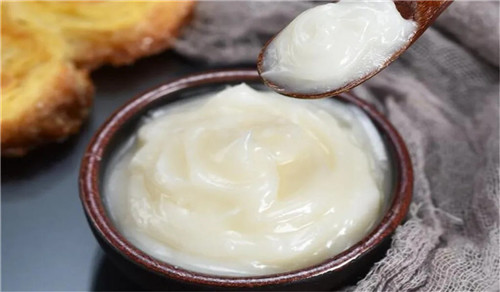 廚師炒菜下豬油，究竟健不健康？