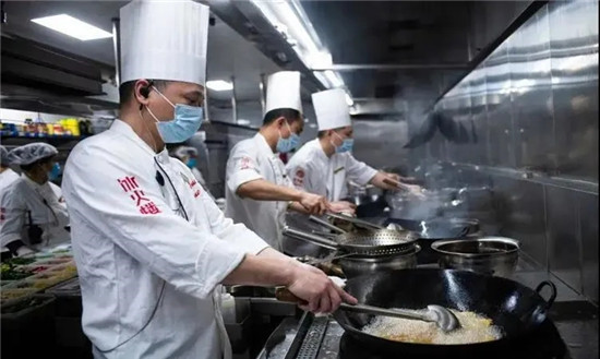 餐廳節日只賣套餐，食客非要單點還曝光餐廳！廚師：滾犢子！