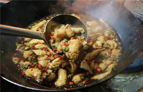 【熱賣菜】冬陰功醬油水煮魚