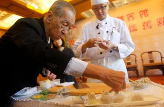 痛心！粵點(diǎn)泰斗陳勛于28日仙逝，他的一生，全奉獻(xiàn)于點(diǎn)心