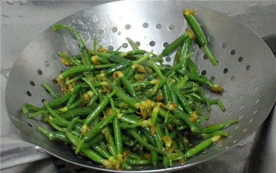 【粵菜】黃瓜花炒澳洲牛肋肉