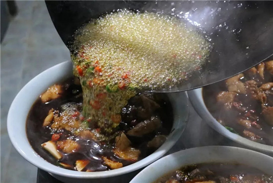 【熱賣菜】冬陰功醬油水煮魚