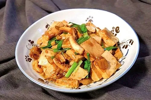 【家常菜】魷魚須燒豆腐