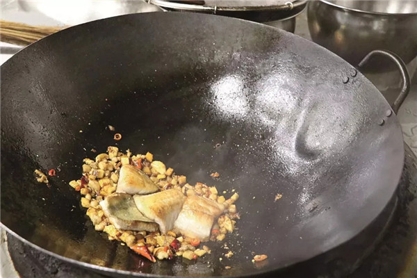 【酒店菜】腐乳臭桂魚撈飯