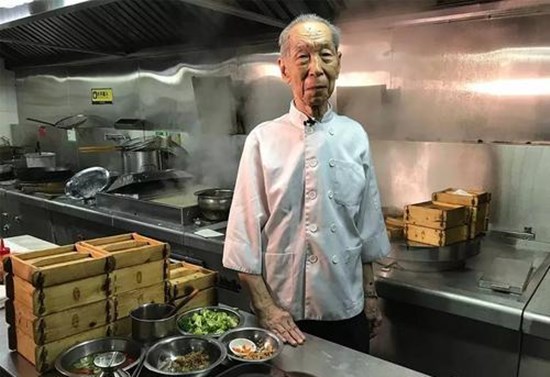 痛心！粵點(diǎn)泰斗陳勛于28日仙逝，他的一生，全奉獻(xiàn)于點(diǎn)心