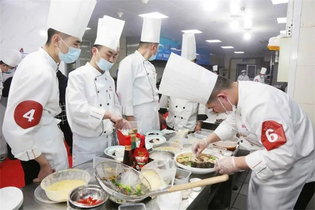 為培育優秀“魯菜師傅”，青島舉辦廚藝大賽，以賽選才，促進就業