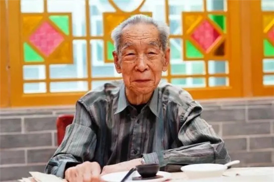 痛心！粵點(diǎn)泰斗陳勛于28日仙逝，他的一生，全奉獻(xiàn)于點(diǎn)心