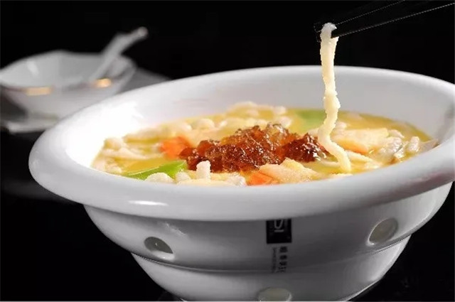 【酒樓菜】桃油浸魚面