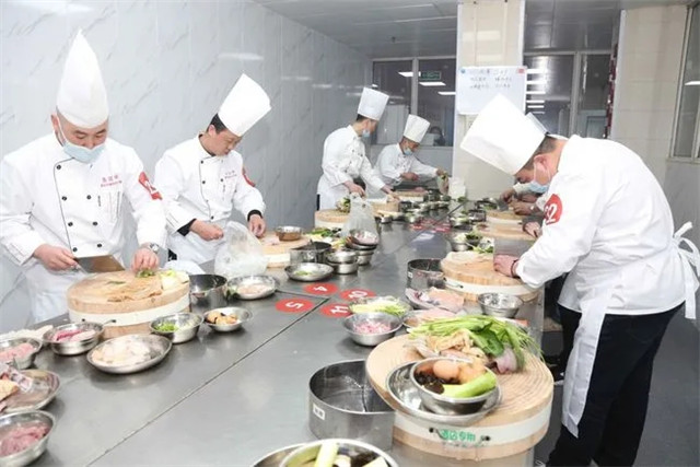 為培育優秀“魯菜師傅”，青島舉辦廚藝大賽，以賽選才，促進就業