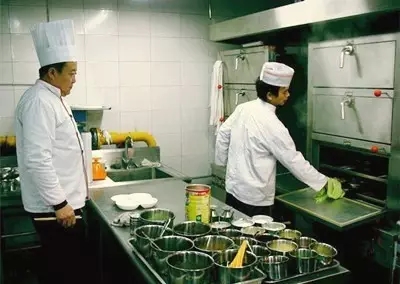 如何從人群中一眼認出廚師？