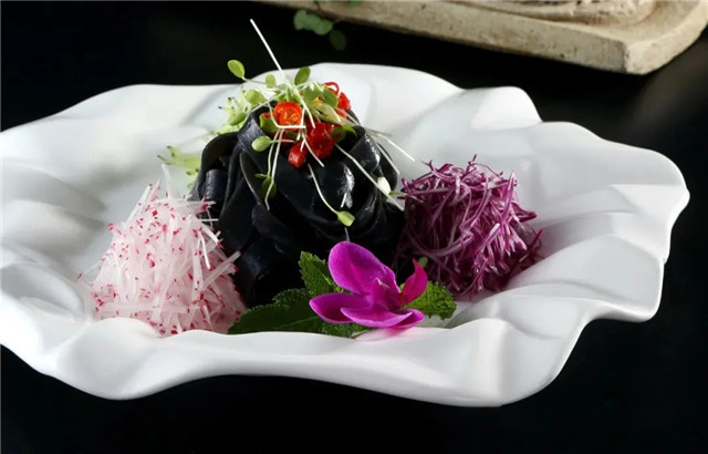 【創(chuàng)新涼菜】爽口黑涼皮