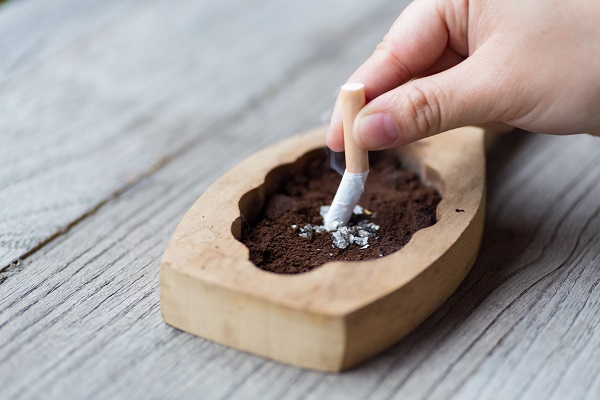 攝圖網(wǎng)_500322202_戒煙禁煙吸煙（企業(yè)商用）.jpg