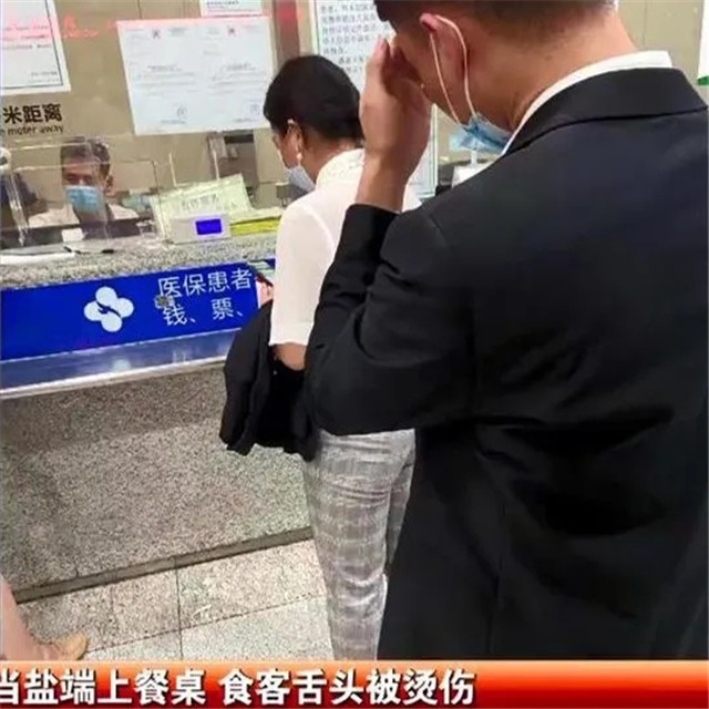 廚師誤用烘焙堿擺盤，食客以為是海鹽直接食用，結果……