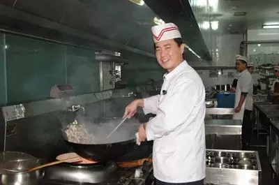 如何從人群中一眼認出廚師？
