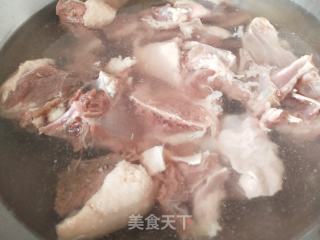 高壓鍋版燉大鵝的做法步驟：3