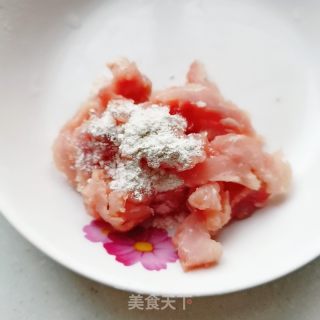 黃花菜肉片湯的做法步驟：3