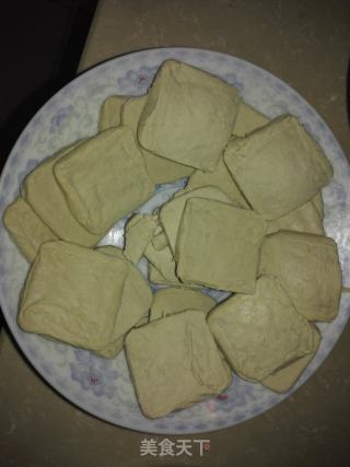 貴州大方手撕臭豆腐干蘸辣椒面的做法步驟：3