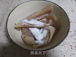 炸豬皮的做法步驟：4