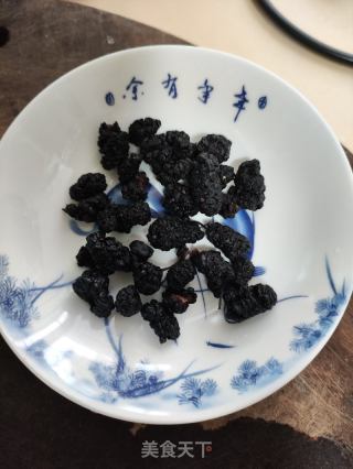 桑葚玫瑰花枸杞茶的做法步驟：1
