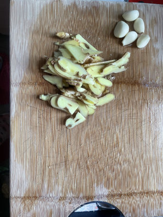 家庭版姜母鴨的做法步驟：2