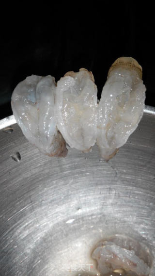 菠蘿海鮮焗飯的做法步驟：2