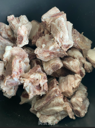 酸菜燉排骨的做法步驟：2