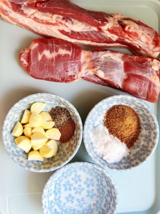 蒜香黑胡椒咸豬肉的做法步驟：1