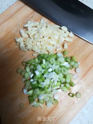 超下飯的東北家常菜～茄子燉土豆的做法步驟：3