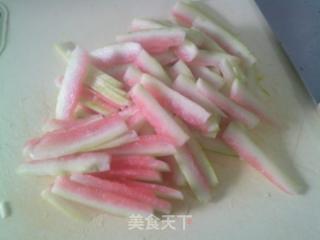 圓蛤炒西瓜皮的做法步驟：3