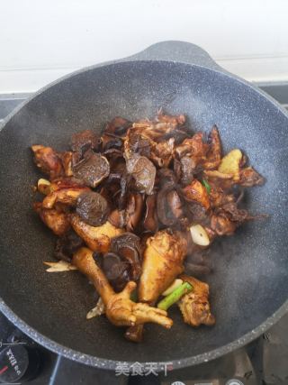 小雞燉蘑菇的做法步驟：9