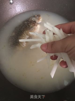 白蘿卜鯽魚(yú)湯的做法步驟：7