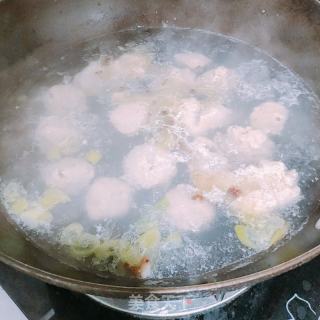 魚(yú)丸粉絲湯的做法步驟：4