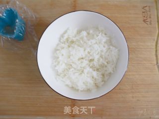 海苔火腿飯團(tuán)（剩米飯花樣吃法）的做法步驟：1