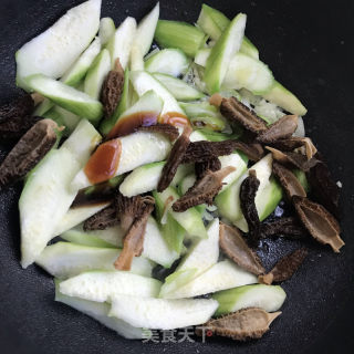 絲瓜炒羊肚菌的做法步驟：8