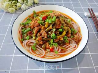肉末豇豆紅米線的做法步驟：11
