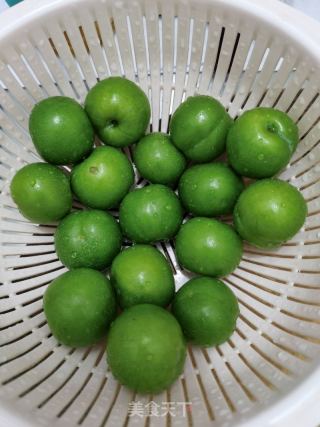 紅糖李子的做法步驟：1