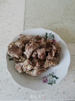 酸菜燉排骨的做法步驟：3
