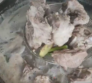 醬大骨的做法步驟：1