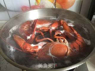 奶油芝士焗龍蝦的做法步驟：1