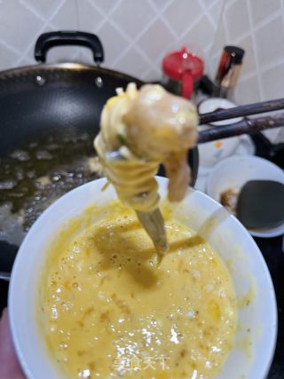 花式吃蝦做法：黃金面條炸蝦的做法步驟：5