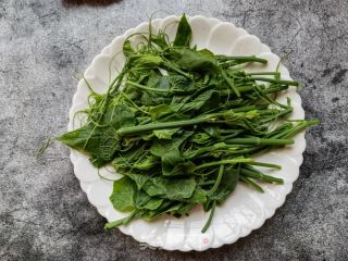 澆汁絲瓜尖的做法步驟：4