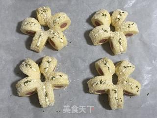 可可愛愛の小花香腸面包，造型簡單還好看！的做法步驟：11