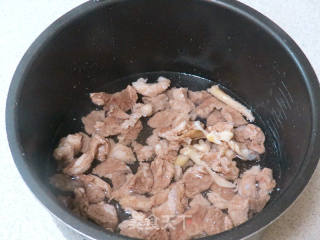 美味下飯菜【牛肉咖喱鍋】的做法步驟：4