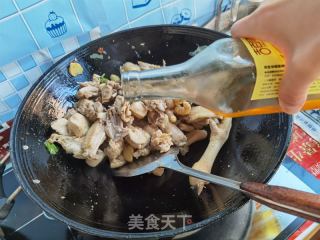 小雞燉蘑菇的做法步驟：19