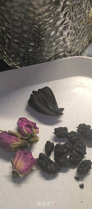 桑葚玫瑰花茶的做法步驟：1