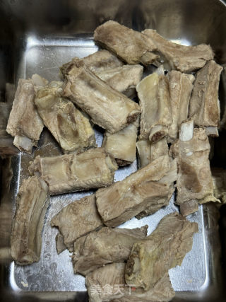 酸梅排骨的做法步驟：1