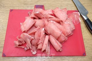 水煮肉片雞湯米線的做法步驟：2