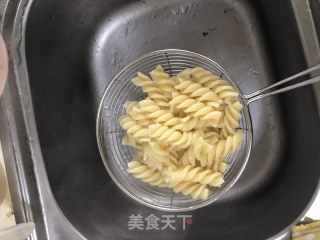 黑椒牛排意面的做法步驟：3