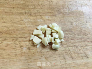 蒜香炒菠菜的做法步驟：2